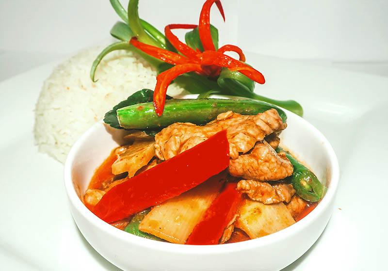 9. Kjøtt i PadPrik Khingpaste